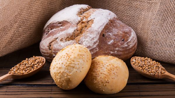 يحتوي الخبز الأبيض على نسبة عالية من السكّريات والكربوهيدرات

