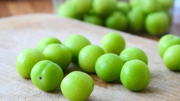يعتبر الكرز الأخضر  أو الجرنك من الفواكه الغنية بالأملاح المعدنية
