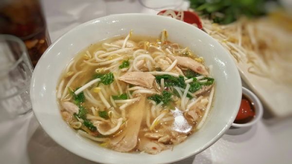 شوربة الدجاج والنودلز لسهرة عيد الميلاد