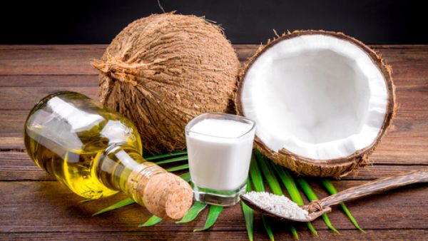 يعتبر زيت جوز الهند من المواد المذهلة ذلك لايقتصر على صحة الجسم
