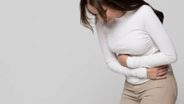 كسل الأمعاء تتمثل بوجود أعراض الإمساك وألم أثناء حركة وتفريغ الأمعاء