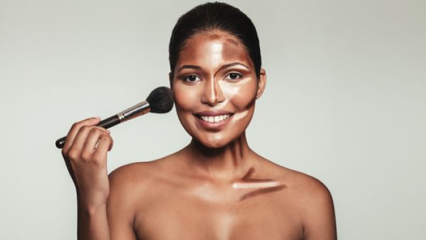 الكونتور هو تقنيةٌ فنيّةٌ لنحت الوجه تغني عن عمليّات التّجميل