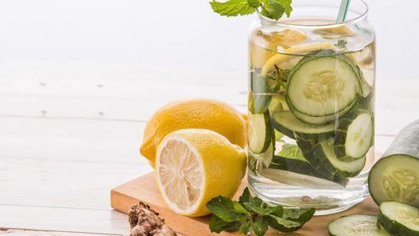 تناول كوب واحد من هذا المشروب قبل النوم يساعدك على تقليل الدهون في الجس