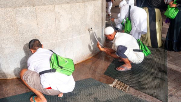 ماء زمزم هو أطهر وأشرف مياه الأرض