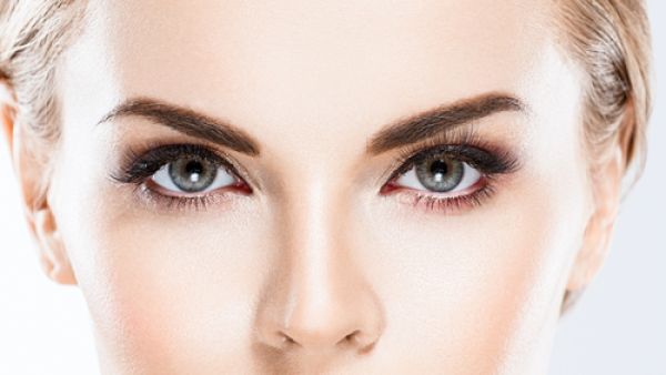 الشيخوخة مع العمر يزداد جفاف الشعر ويصبح ضعيفاً وسهل التساقط
