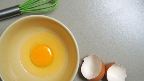 من فوائد أكل البيض النيئ تحسين الدورة الدموية في الجسم

