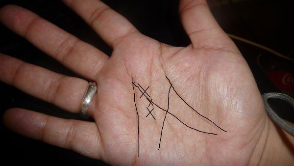 ان تمكّنت من ايجاد حرف M في وسط كفّك فانت شخص يتحلّى بالحظّ الوافر