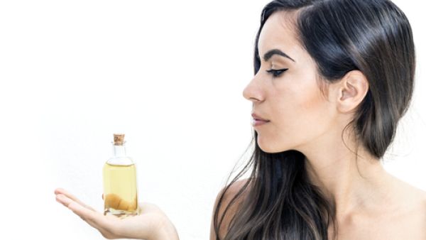 المضمضة بزيت الزيتون تساعد على علاج الصداع 
