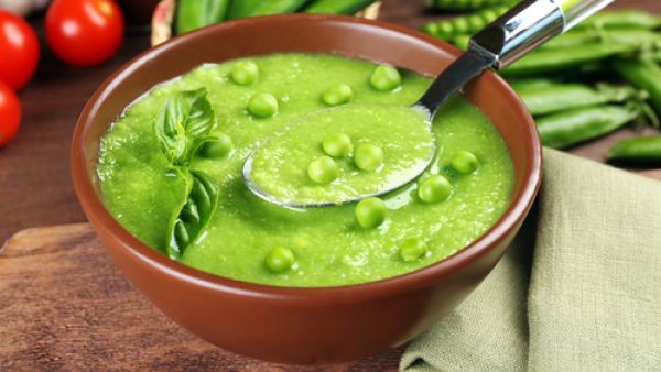 شوربة البازيلا مع الكرفس