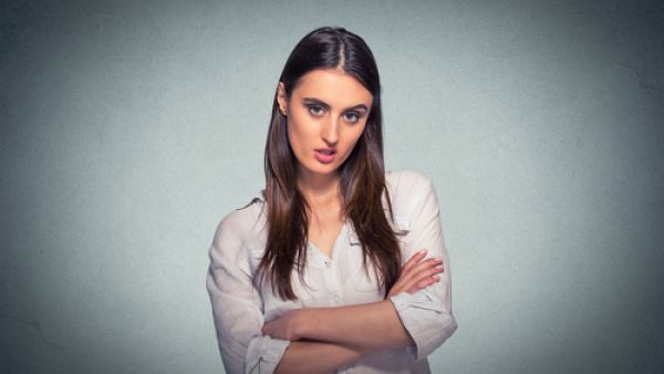 الشخص المتشائم هو ذلك الشخص الذي تتمنى لو أنك لم تخبره شيئًا عن نفسك
