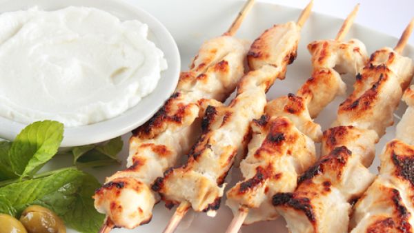 طبق شيش طاووق مع الأفوكادو