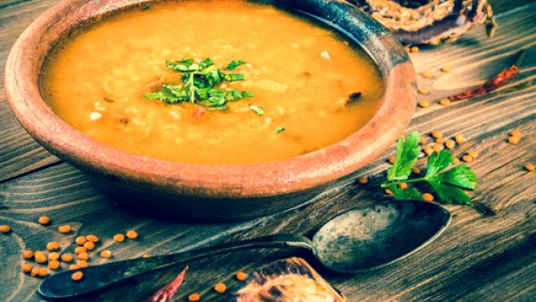 طريقة عمل شوربة العدس التركية الشهية