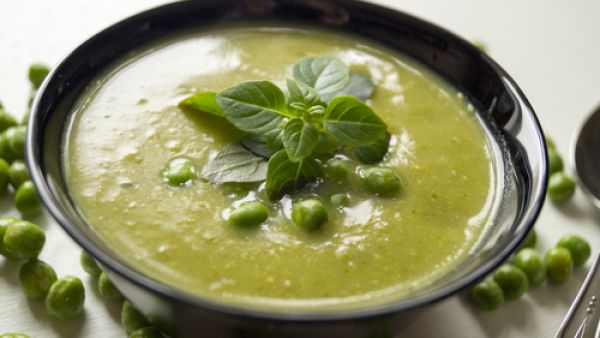 شوربة البازيلاء مع الجزر 