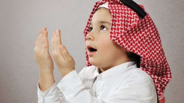 تشجيع الأبناء على التكبير بصوت مرتفع بعد صلاة الفجر وحتى صلاة العيد
