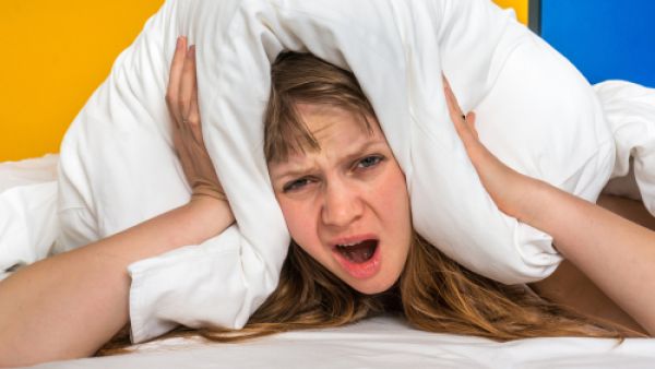 أخذ حمام دافئ قبل الذهاب للنوم فهو يعمل على إرخاء العضلات