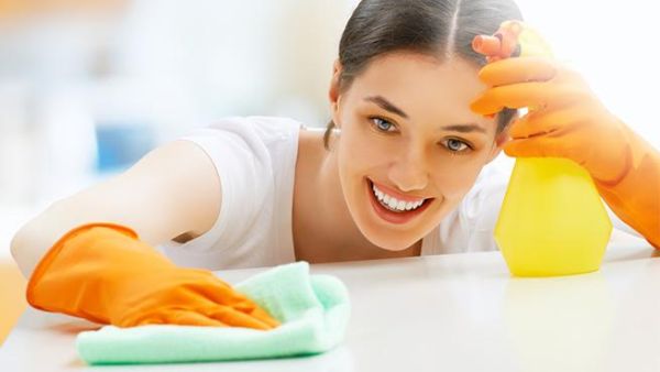 يجب مسح حوض الأطباق كل مرة يتم فيها غسل الأطباق يومياً