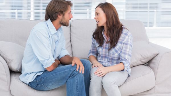 يجب عدم اخفاء خروجك مع الزوجة السابقة