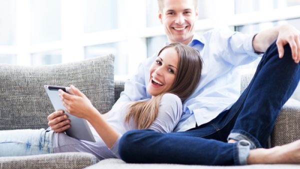 عندما يحزن أو يفرح طرف، على الآخر أن يشاركه أفراحه وأحزانه