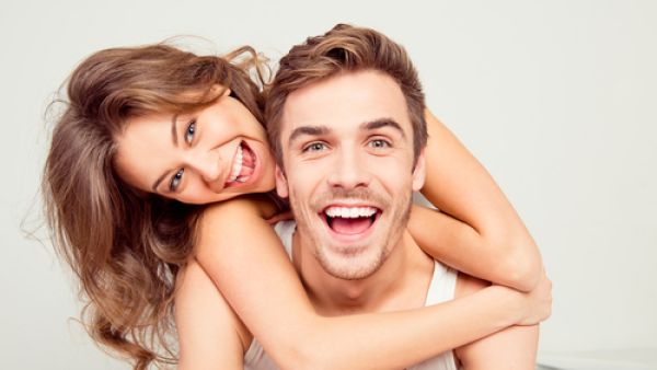 إذا كان زوجك يعاملكِ كأول وآخر اختيار في حياته فهو يعشقك إذا كان زوجك يعاملكِ كأول وآخر اختيار في حياته فهو يعشقك