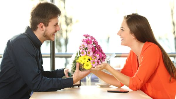 من احتياجات المرأة أن تشعر أنها على رأس أولوياتك
