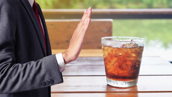 المشروبات الغازية المحلاة بالسكر تضر بالصحة العقلية للإنسان

