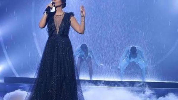 إطلالة إليسا باللون الأسود في برنامج "رقص النجوم "‎
