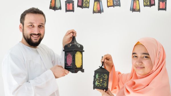 مشاركة الطفل تحضير زينة رمضان