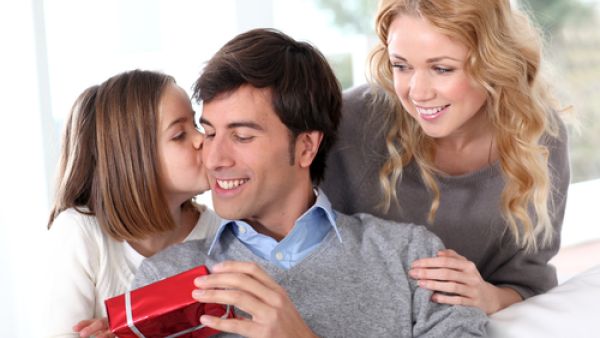 تعتبر الساعة هدية مميزة سيحبّها الأب من دون شكّ
