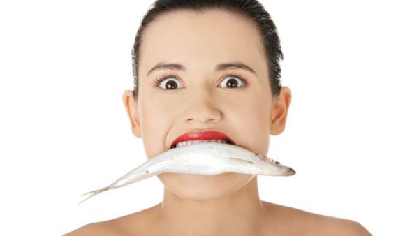 شوك السمك أكثر الأشياء التي تزعجنا عند تناول السمك

