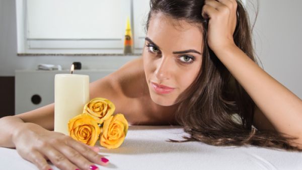 ماء الأرز تسهم هذه المادة في تنعيم البشرة والشعر
