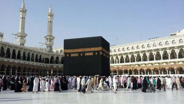 الابتعاد عن الإزدحامات وأماكن تجمع الناس كالمولات والحدائق