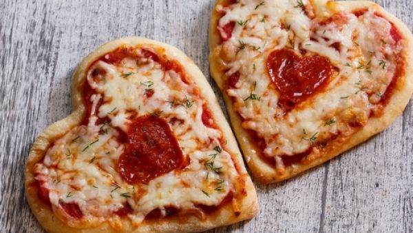 بيتزا على شكل قلب