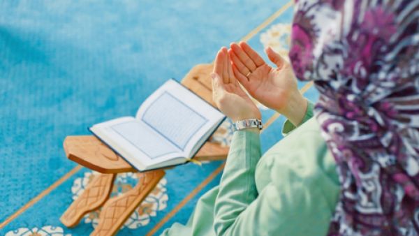 ليلة القدر تدل على عظمة الله تعالى في تدبير الكون