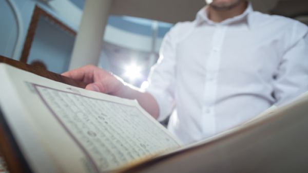 من صفات ليلة القدر قوة الإضاءة والنور الساطع فيها