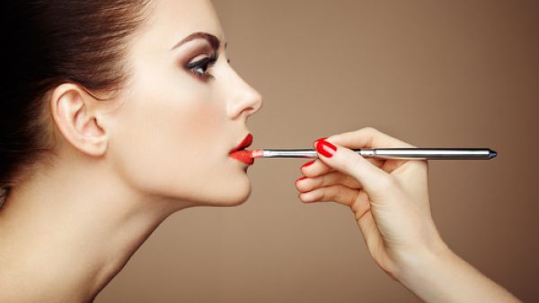 نتمنى الحصول على شفاه منتفخة وكبيرة كشفاه نجمات هوليوود