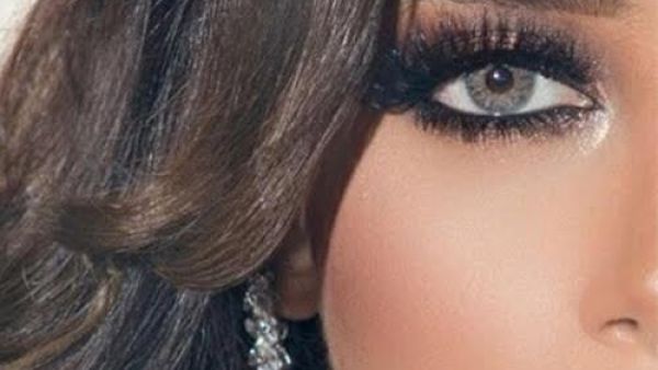 بلقيس فتحي من أكثر الفنانات اللواتي اعتمدن على تطبيق المكياج الخليجي


