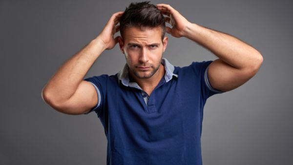 استخدام الزّيوت الطبيعيّة المفيدة للشّعر
