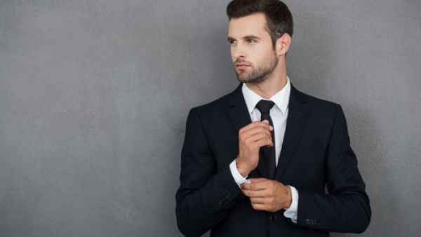 تغيير لون القميص مهم جدًا، ومن الأفضل أن تبتعد عن اللون الأبيض