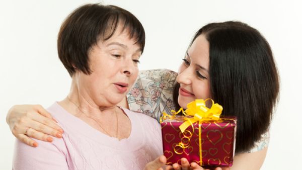 اختاري هدية سعرها مناسباً لما ادخرته أنت وإخوتك