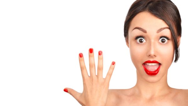 تعد الأظافر الجميلة علامة من علامات اهتمام المرأة بأناقتها وجمال مظهرها
