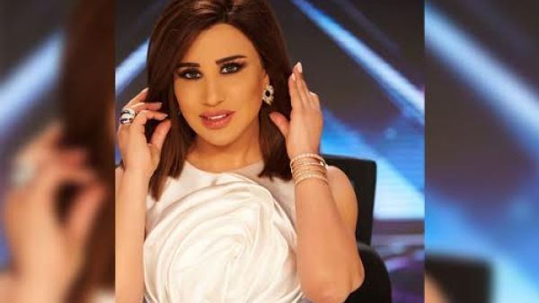 نجوى كرم تختار إطلالة باللون الأبيض ودرجات البيج في عرب غوت تالنت