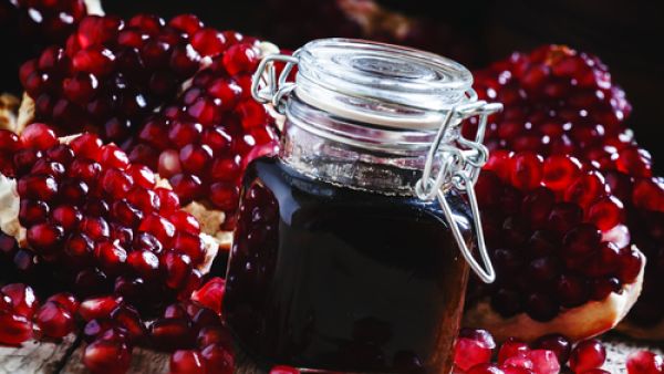 يساعد دبس الرمان في التخلص من الكوليسترول الضار في الجسم

