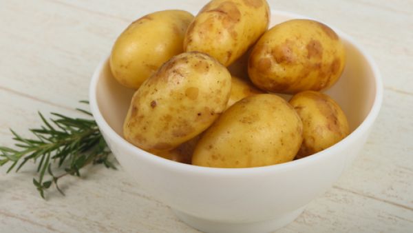 تحتوي البطاطس على الحديد والفسفور والزنك والكالسيوم