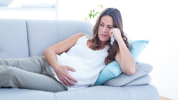 يؤدي العنف المنزلي الذي تتعرض له المرأة أثناء فترة الحمل