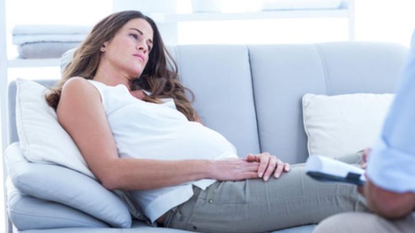 تحدّثي عن مشاعركِ ومزاجكِ المتعكّر ومتاعبكِ لشريككِ
