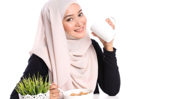 ابتعدي عن الأطعمة المقلية والمخبوزات والسندويشات الغنية بالبهارات