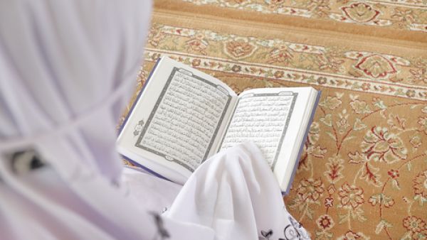 يمكن أن يقرأ المسلم عقب كلّ صلاة أربع صفحات من القرآن

