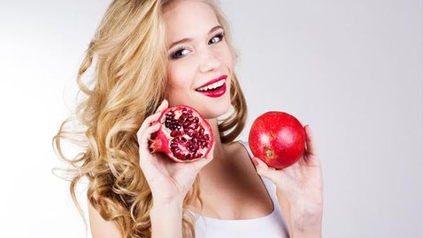 الرمان فاكهة خريفيَّة كرويَّة الشكل، لذيذة الطعم