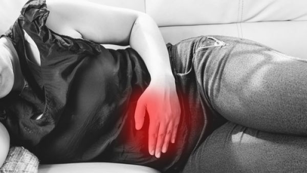 تناول كميات ‫كبيرة من الأطعمة الدسمة تتسبب بحُرقة المعدة