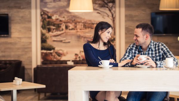 أحيانًا بعض الكلمات تكون كافية لإثارة رغبة الرجل